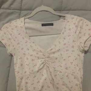 Short sleeve white with pink flowers Gina top